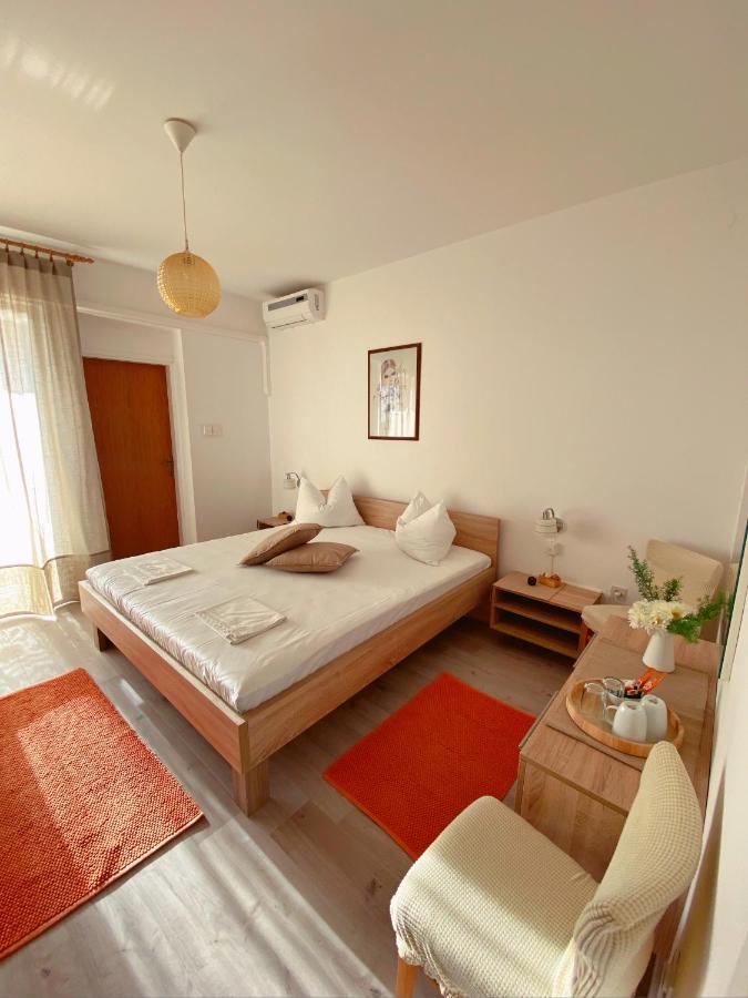 The Manzoni Family 1 Hotel Punat Exterior photo