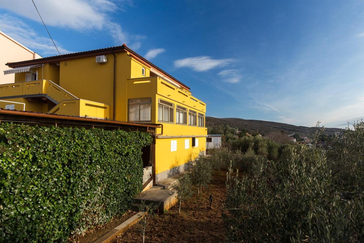 The Manzoni Family 1 Hotel Punat Exterior photo